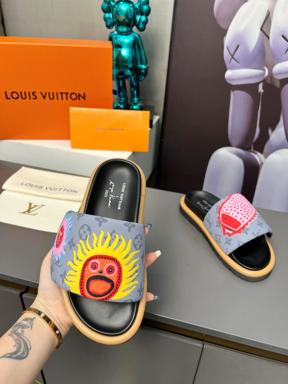 Louis Vuitton Slippers